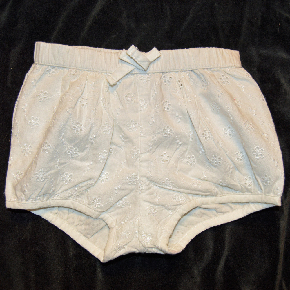 Baby Gap Factory NWT White Eyelet Bow Bubble Shorts 3-6 12-18 Months
